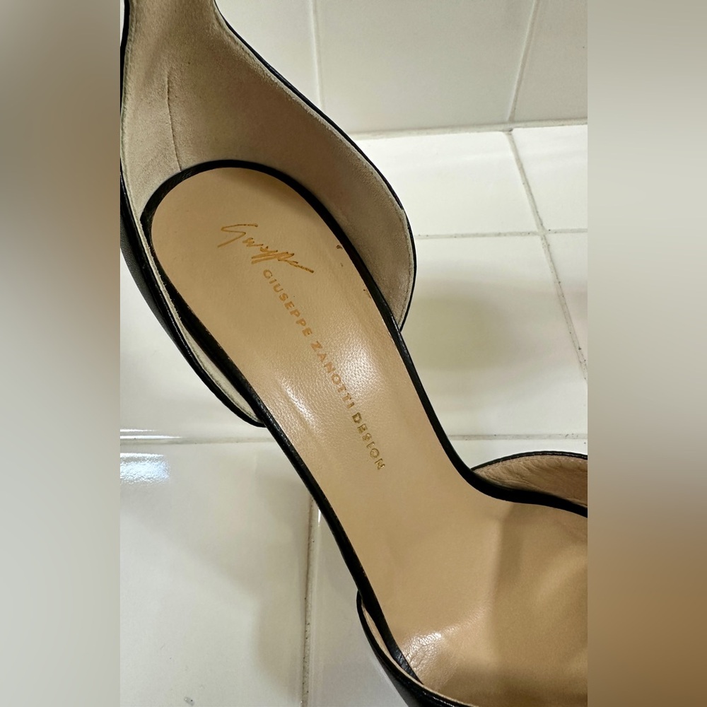 Giuseppe Zanotti Black Open-Toe Ankle Strap Heels - Picture 4 of 7